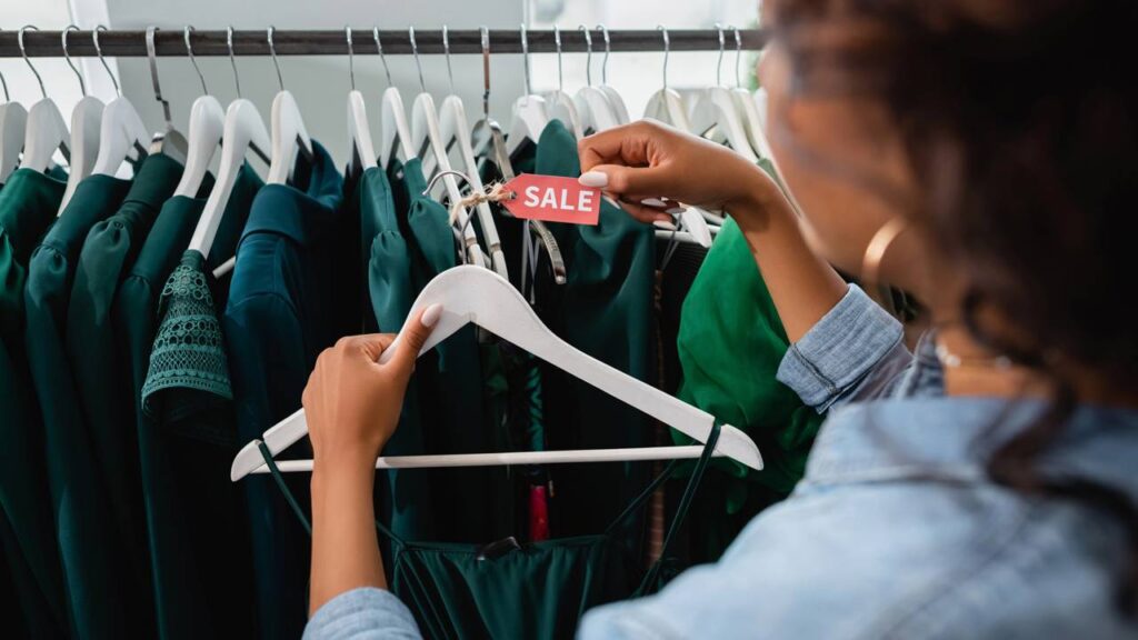 Como usar o verde-oliva sem envelhecer o visual