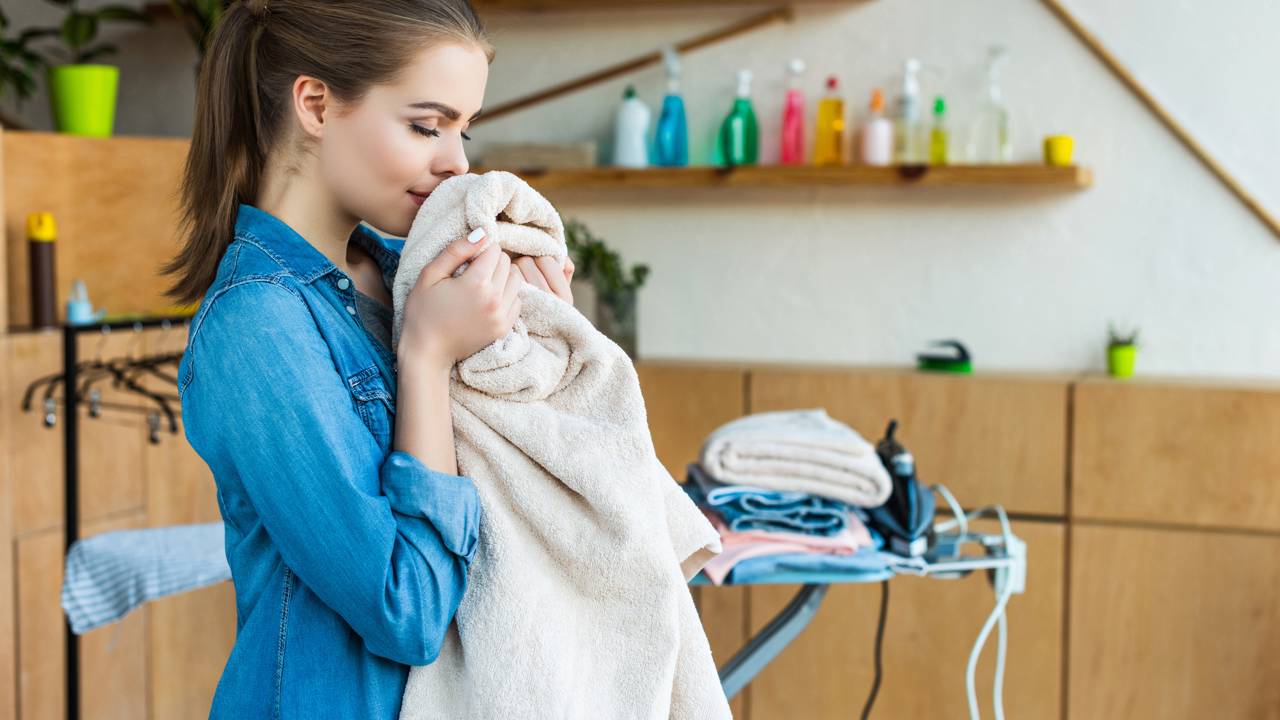 Bicarbonato e vinagre deixam suas roupas macias sem precisar de amaciante