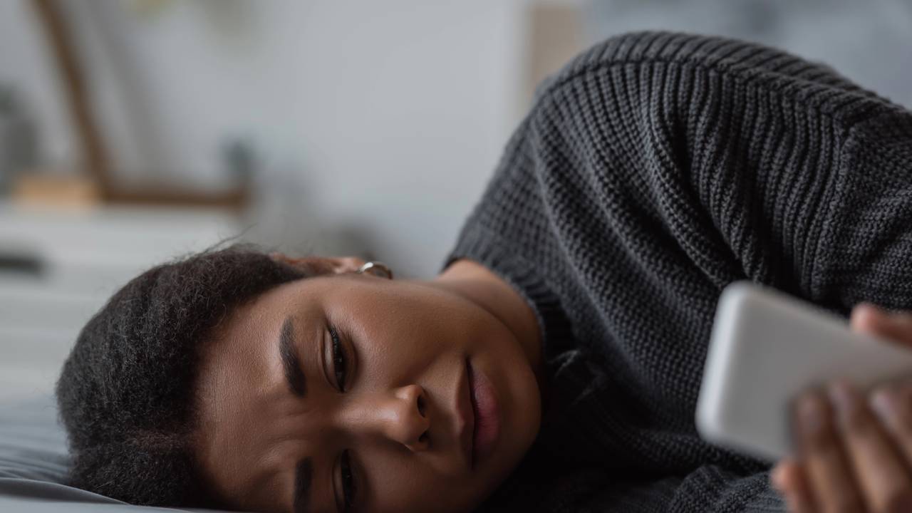 As vezes ficamos presos a pessoas que não nos fazem bem - Créditos: depositphotos.com / HayDmitriy