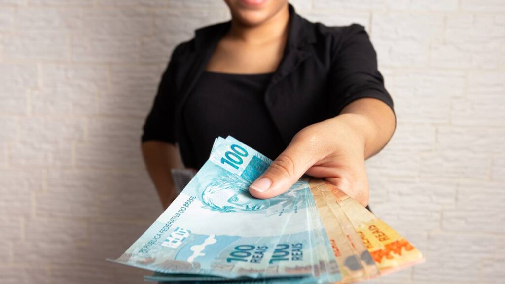 Como usar o decimo terceiro pensando além das festas