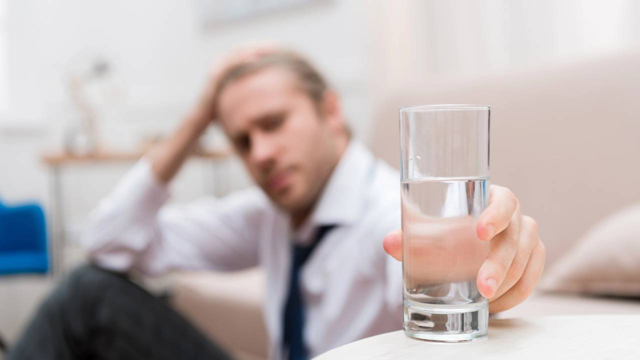 Quando o corpo pede mais água, esse sinal costuma aparecer primeiro