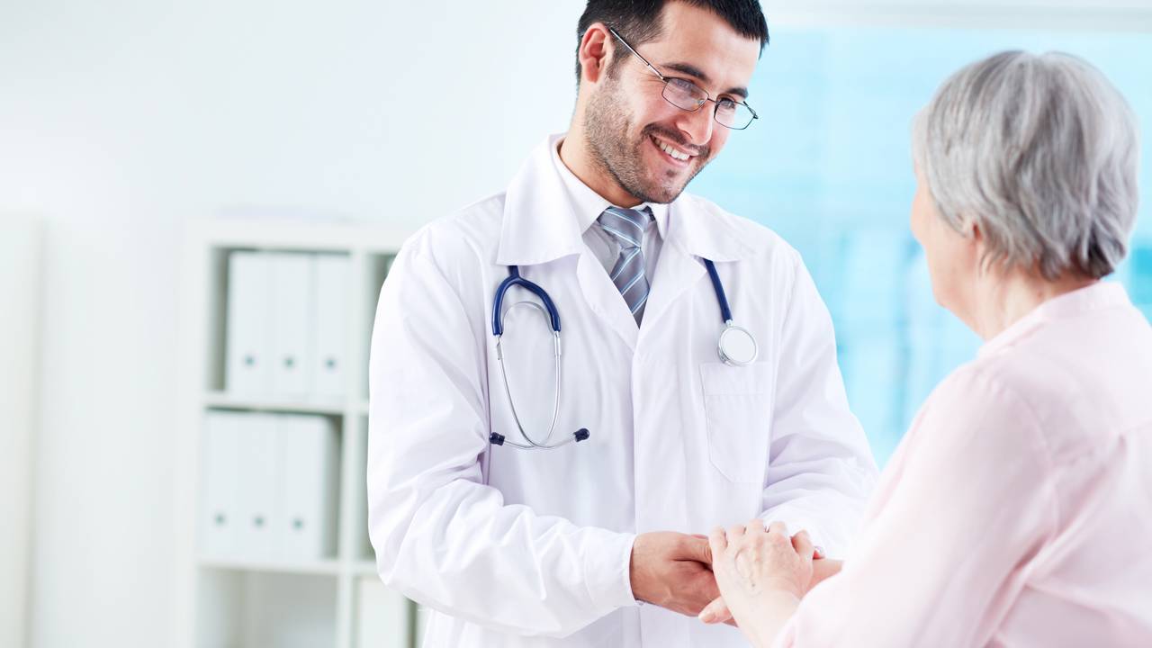 Um plano de saúde aos 60 anos pode ser essencial, mas existem alternativas - Créditos: depositphotos.com / pressmaster