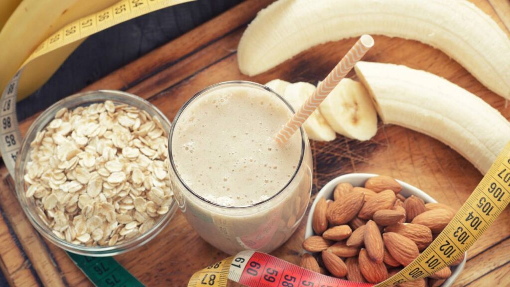 Esse shake com aveia, banana e whey pode ser a chave para evolução nos treinos