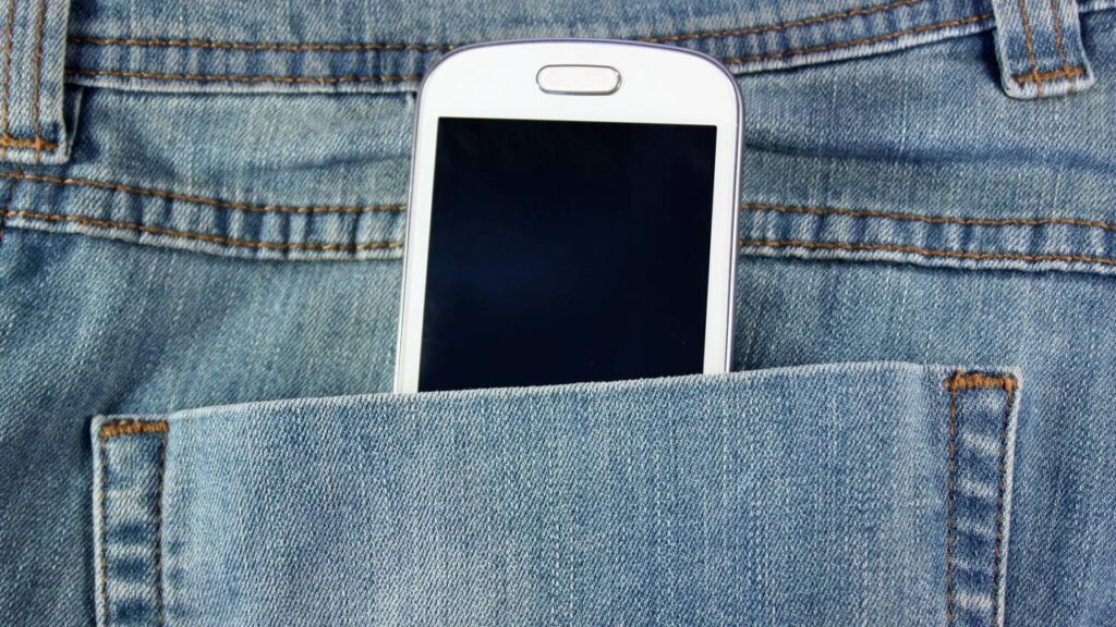 Você já se perguntou como o celular sabe quando está no bolso? Tem uma explicação