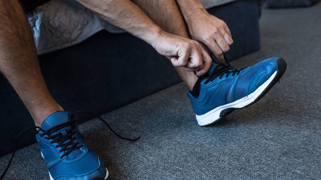 Qual é o plural de “tênis”? Entenda a forma correta