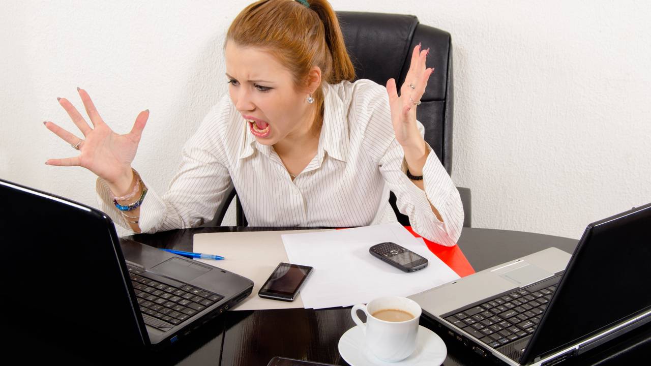 Cinco sinais de que você está sobrecarregado e seu corpo pede socorro