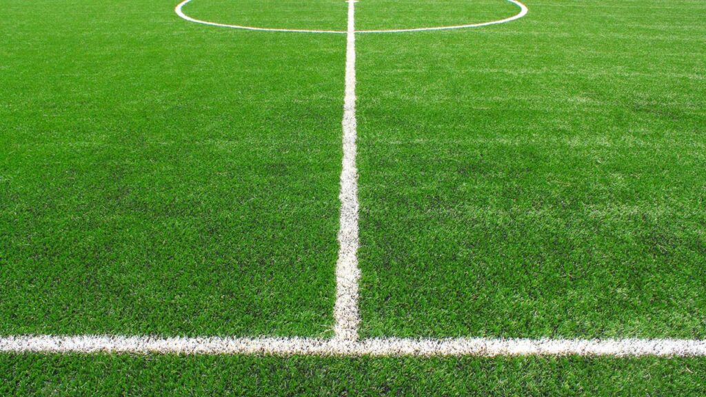 A pintura do gramado envolve muito mais do que só tinta - Créditos: depositphotos.com / phrompas