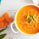 A sopa detox de abóbora e gengibre que virou queridinha das dietas leves