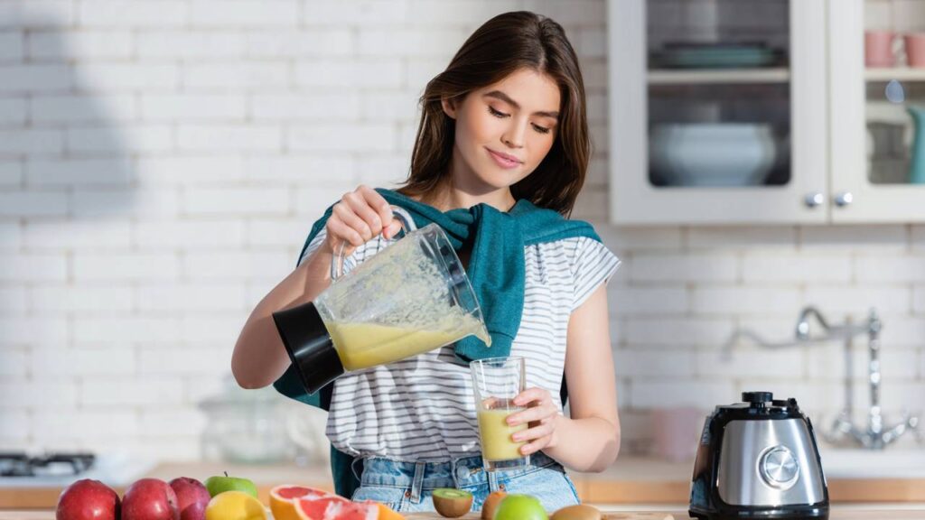 Por que o limão fica amargo quando é batido no liquidificador