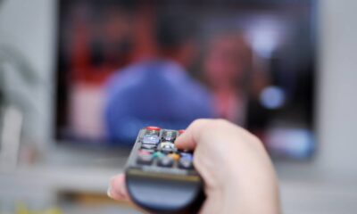 O que significa gostar de dormir com a TV ligada