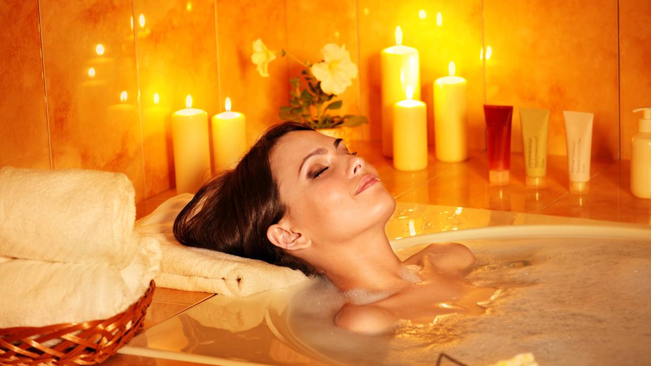 O segredo do banho relaxante que hidrata e perfuma ao mesmo tempo