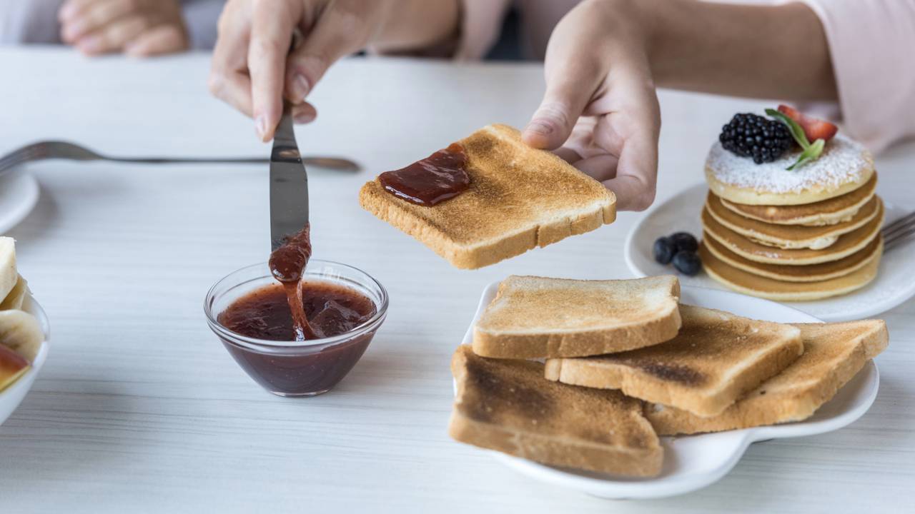Adeus as torradeiras: faça suas torradas assim e você nunca mais vai comer de outro jeito