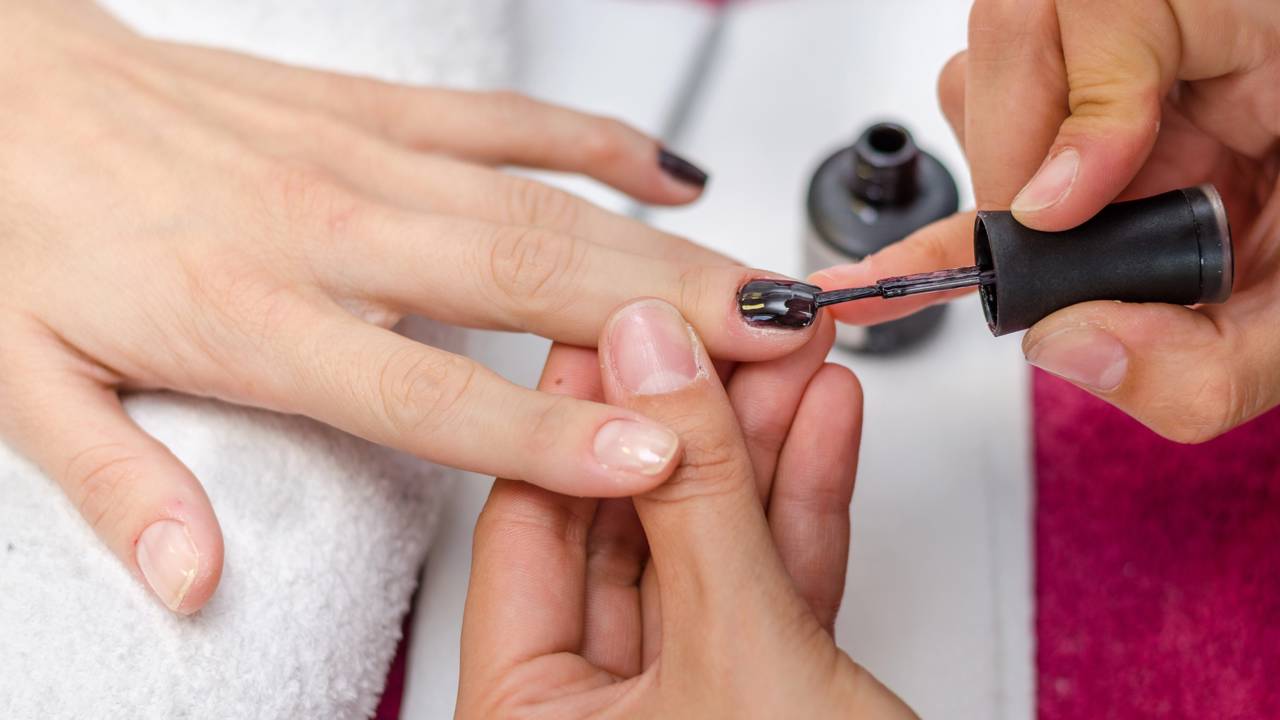 Melhor truque para deixar seu esmalte impecável e sem lascar por dias