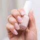 Essa cor de esmalte promete substituir o nude tradicional