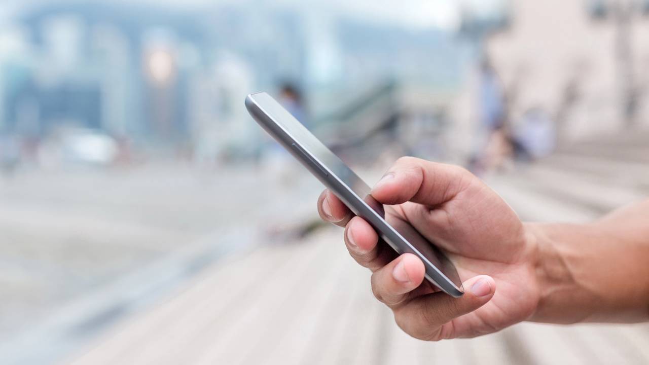 O que está deixando seu celular lento e pode ser culpa sua