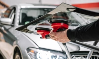 O que faz o vidro vibrar quando passa um caminhão