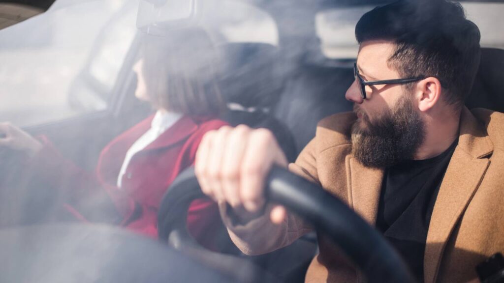 O que faz o vidro vibrar quando passa um caminhão