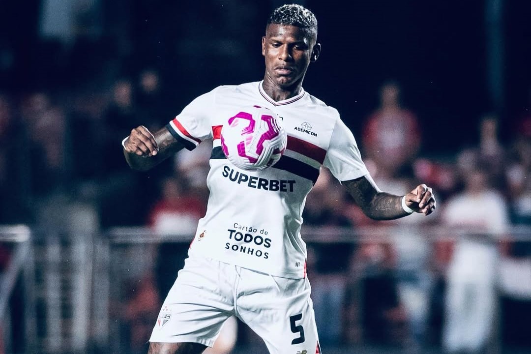 São Paulo perde titulares por lesão e vive dilema para enfrentar o Corinthians