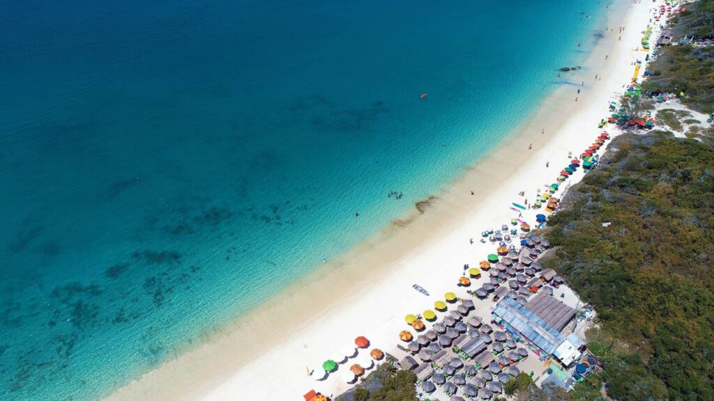 Existe um lugar no Rio de Janeiro apelidado de Caribe brasileiro que surpreende quem busca viver bem