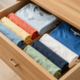 Assim é como você deve dobrar roupa para manter as gavetas organizadas por muito mais tempo