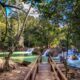No coração do Brasil, a Capital do Ecoturismo revela águas cristalinas de tirar o fôlego e natureza intocada