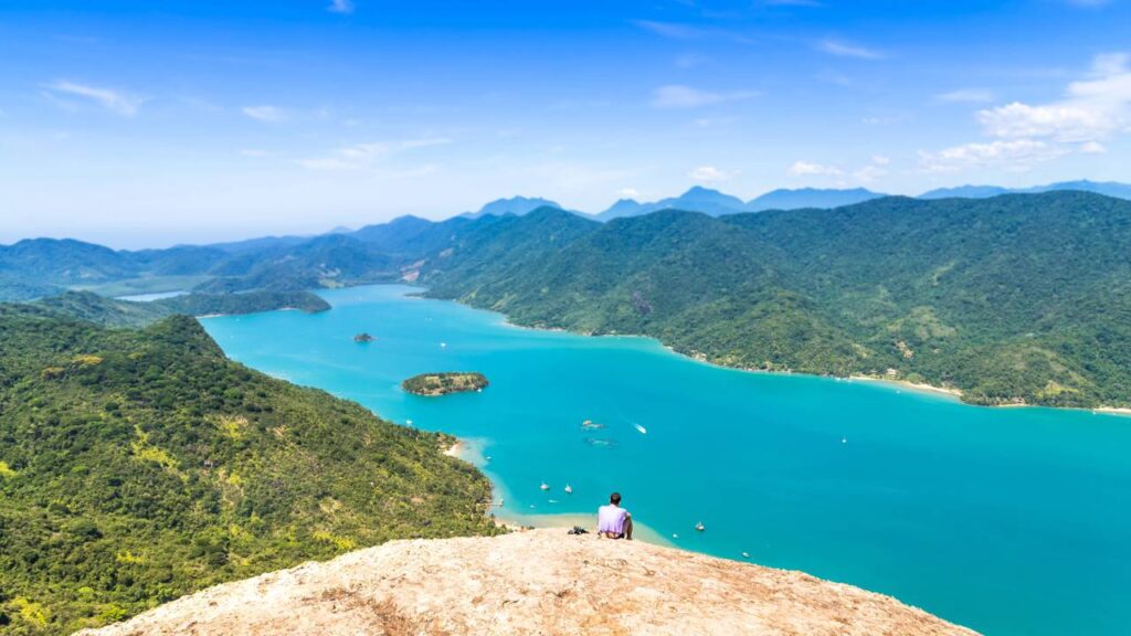 A vila tranquila no Rio de Janeiro que surpreende com águas cristalinas e atrai turistas do mundo todo