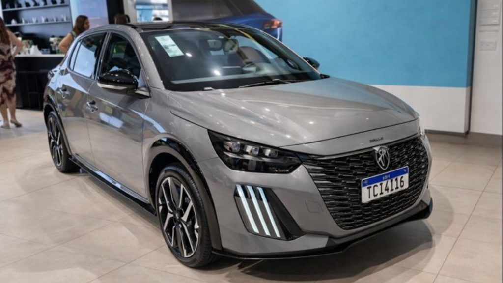 10 carros “velhos” que ainda parecem novos nas ruas e continuam enganando muita gente