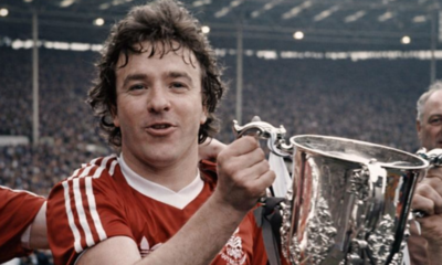 Ídolo e bicampeão europeu por gigante inglês, Lenda do futebol morre aos 72 anos