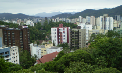 A maior cidade de Santa Catarina se destaca como polo industrial e áreas verdes cheias de qualidade de vida