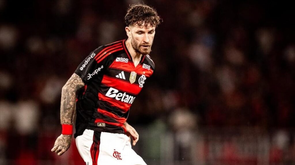 Flamengo negocia Léo Pereira com o Olympiacos e já prevê impacto na defesa