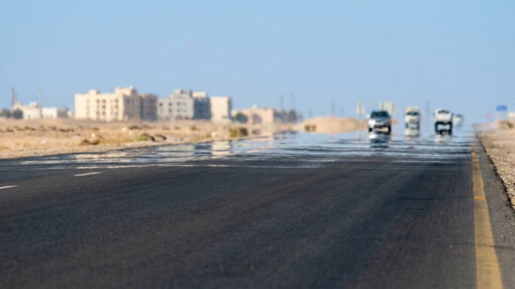 Esse fenômeno climático comum faz o ar parecer distorcido em dias quentes