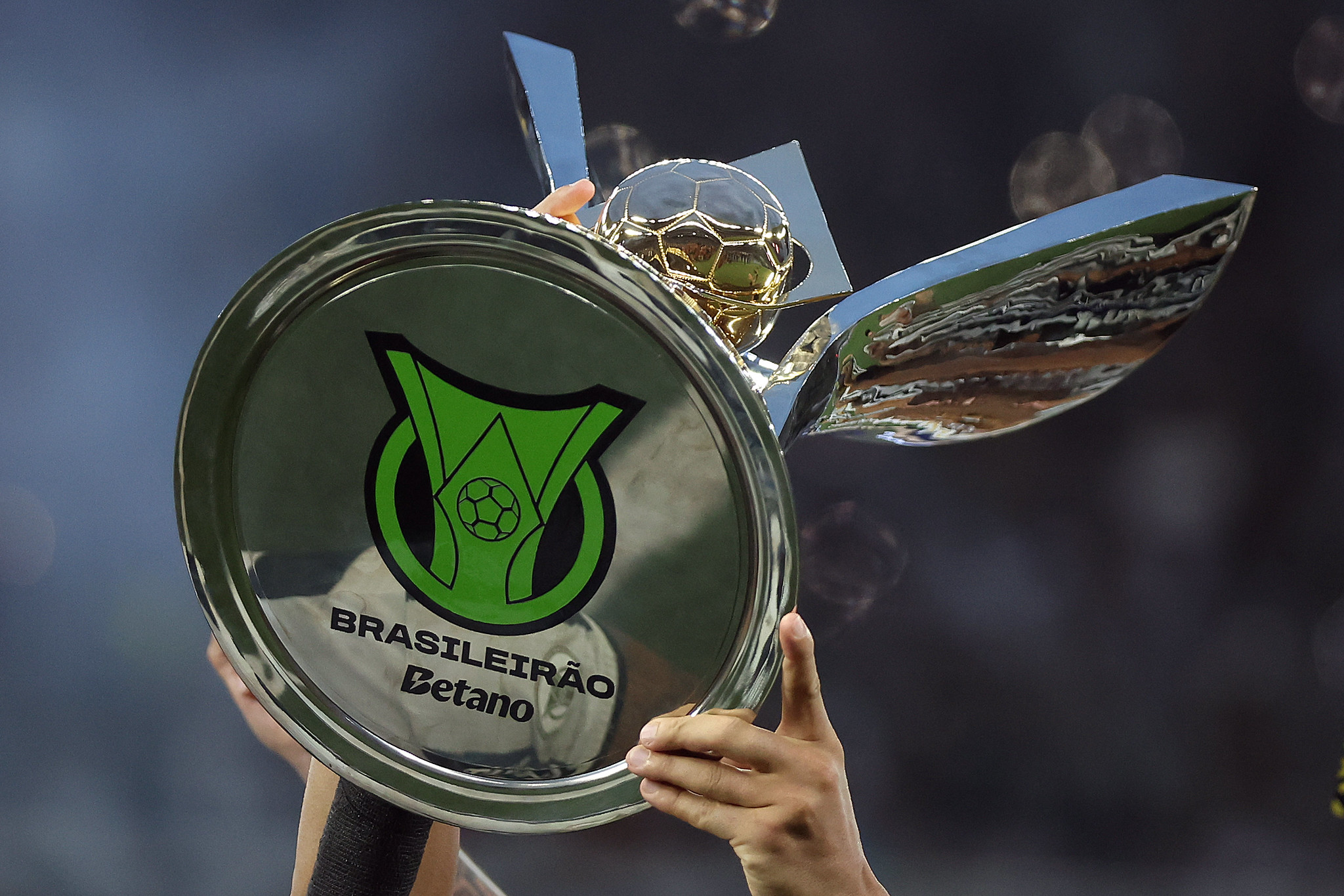 O top 10 dos clubes brasileiros que mais arrecadaram com premiações em 2025