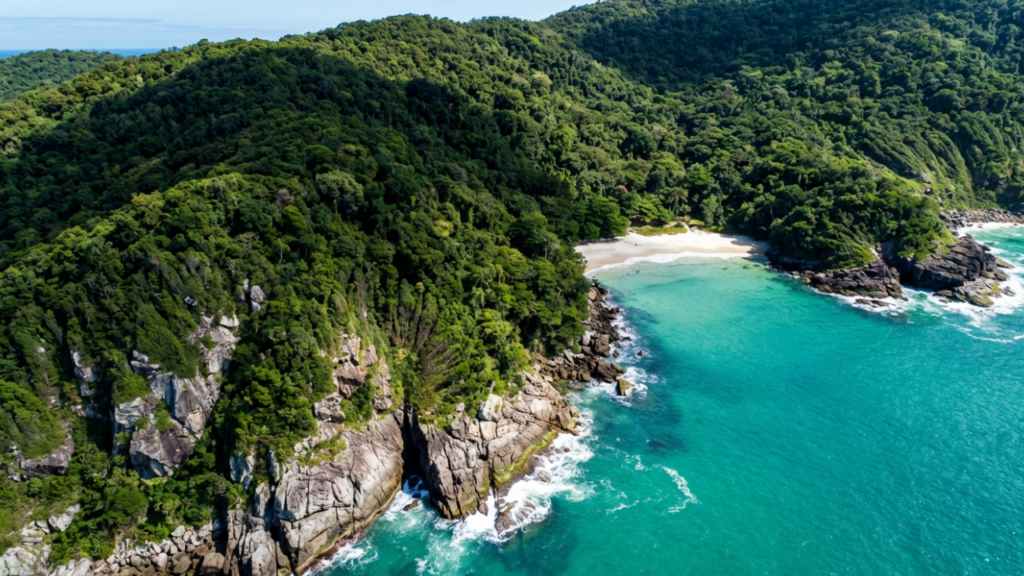 O paraíso em Santa Catarina pouco conhecido com águas cristalinas que está conquistando a atenção de viajantes
