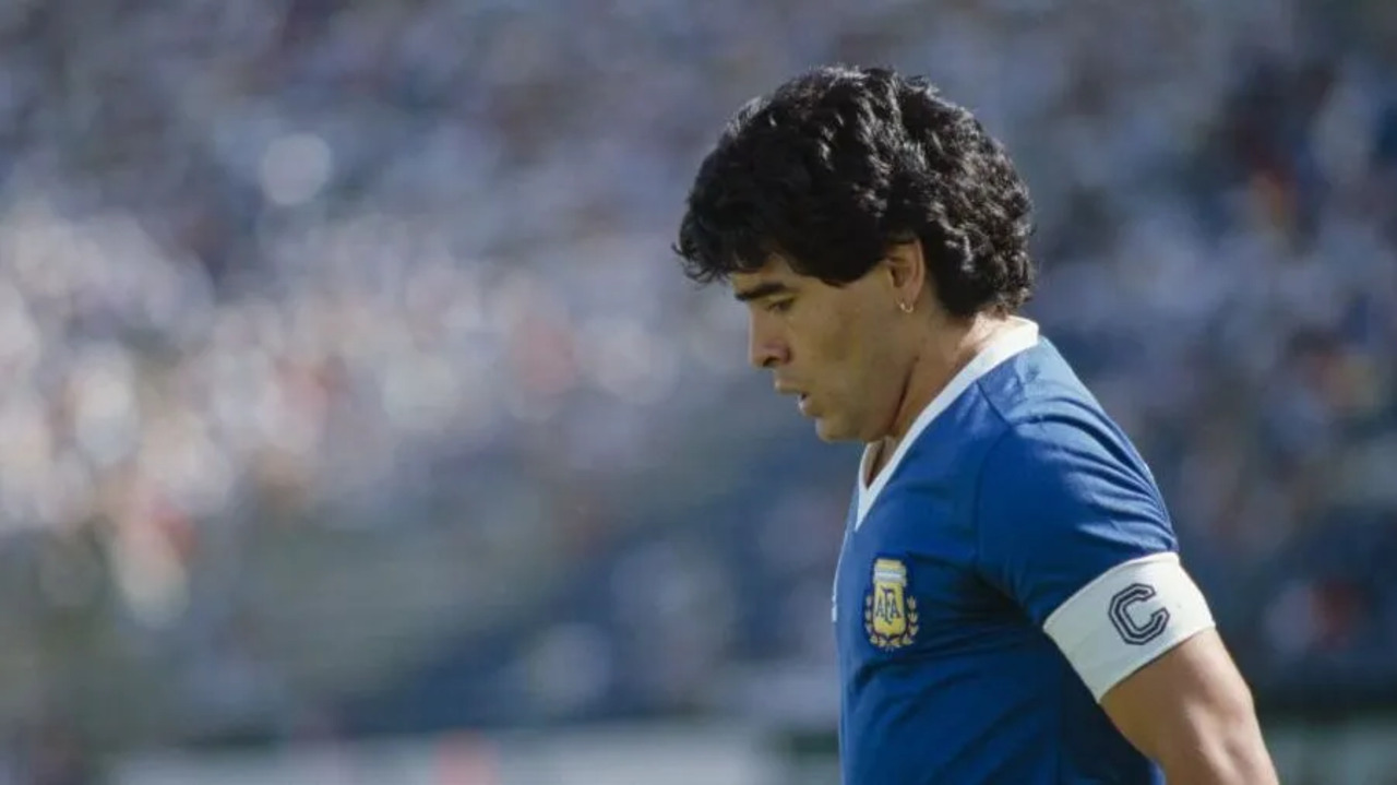 Quem foi Diego Maradona? A história completa do jogador está chamando atenção e despertando enorme curiosidade