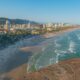 O balneário paulista que surpreende o Brasil com praias de beleza fora do comum e alta qualidade de vida