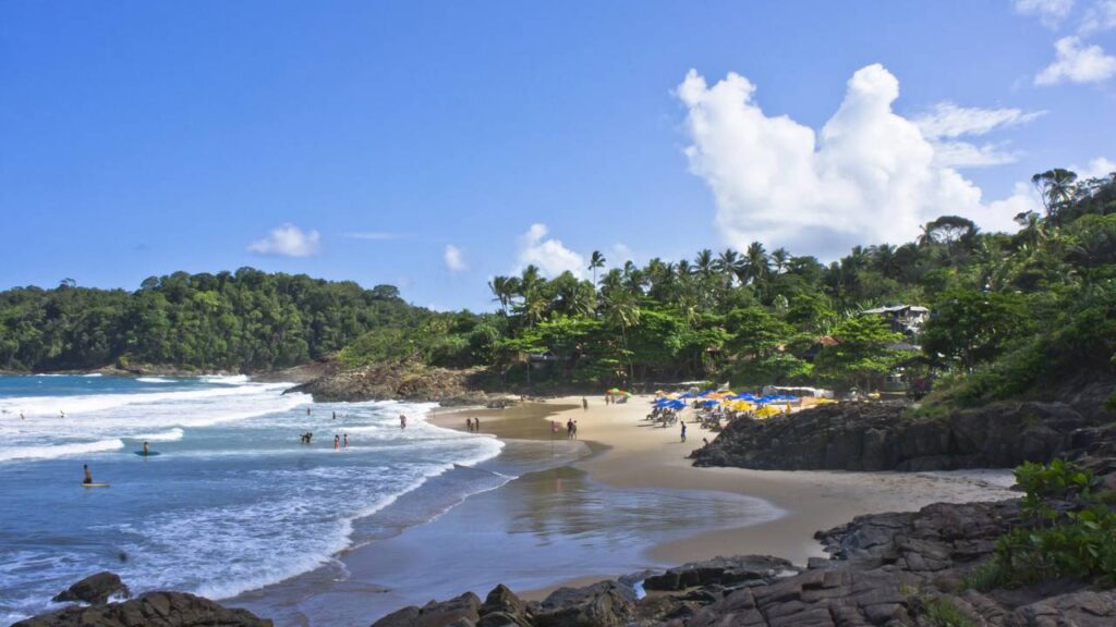Um dos refúgios mais completos do litoral brasileiro combina praias paradisíacas e vida confortável