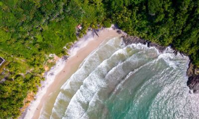 Um dos refúgios mais completos do litoral brasileiro combina praias paradisíacas e vida confortável