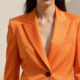 Laranja vibrante, a tendência de moda para 2026: como incorporá-la ao seu guarda-roupa
