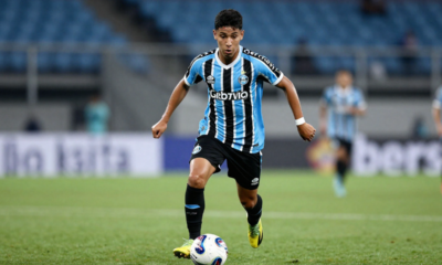 Liverpool mira promessa de 17 anos do Grêmio com oferta de 15 milhões de euros