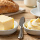 Manteiga ou margarina Qual é mais saudável e entenda diferenças que podem ajudar nas escolhas do dia a dia