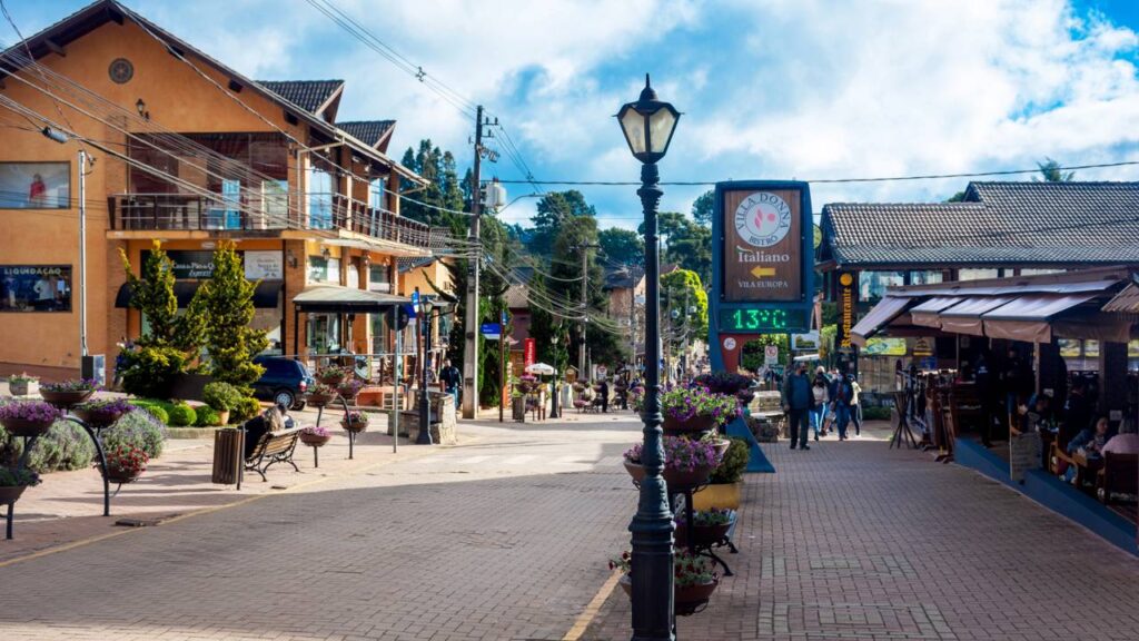 A cidade de Minas Gerais a 1.555 metros que oferece clima europeu e altitude recorde na Serra da Mantiqueira