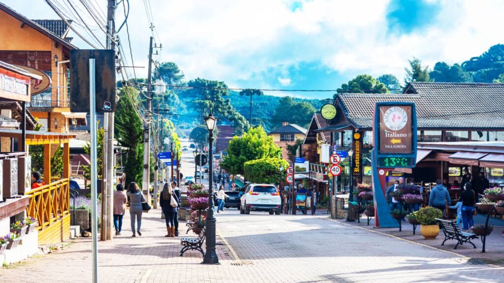 Essa cidade de Minas parece um vilarejo europeu nas montanhas e está conquistando quem busca clima frio