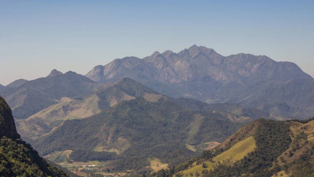 10 cidades encantadoras e surreais do Rio de Janeiro que surpreendem