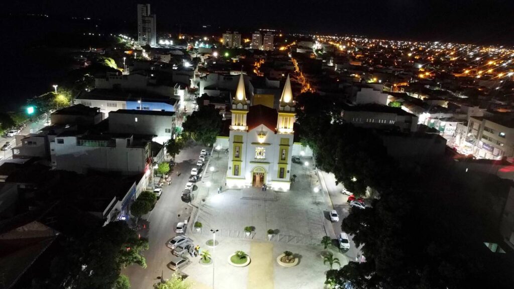 A cidade próspera a 712 km de Recife que se tornou o polo de riqueza mais surpreendente do Sertão