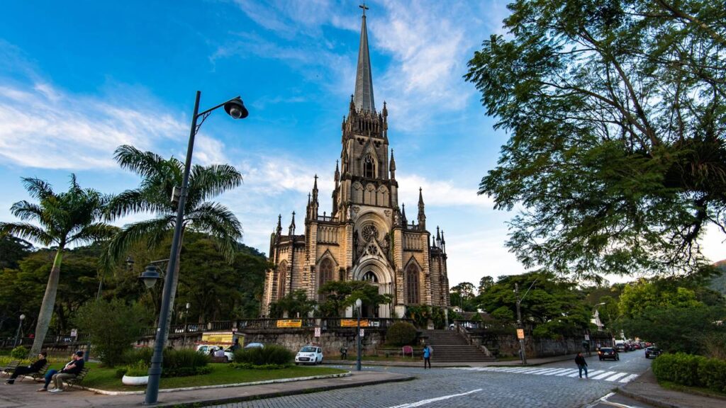 A “Cidade Imperial”, onde viveu o antigo rei do Brasil, hoje se destaca por qualidade de vida e clima dignos da realeza