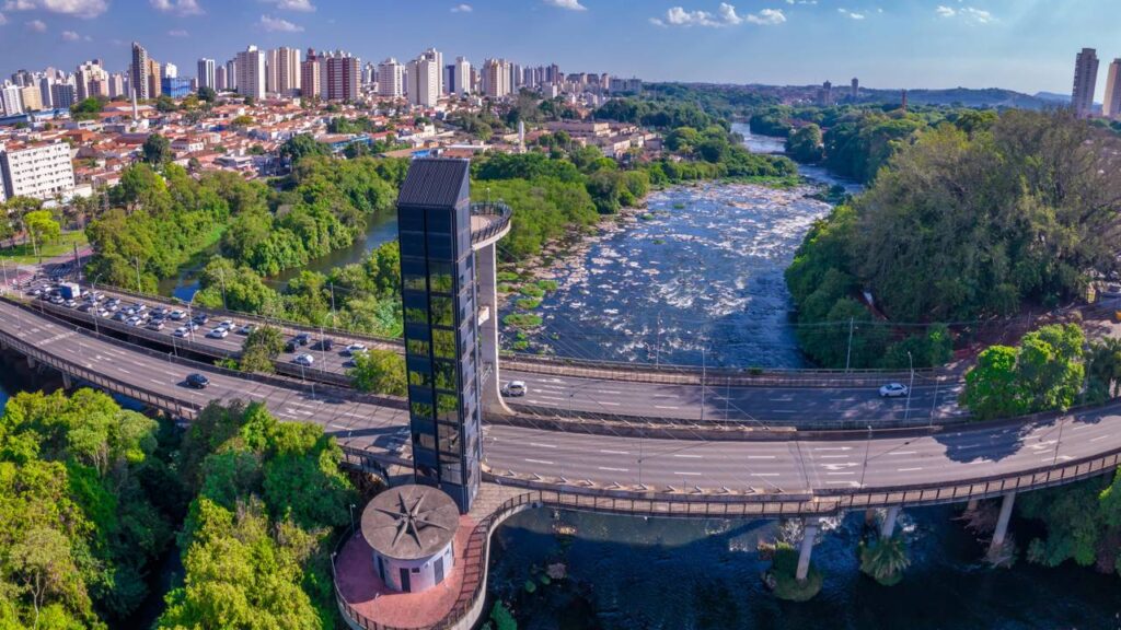 Uma cidade completa do interior de São Paulo vem conquistando novos moradores pela qualidade de vida sem perder o charme caipira