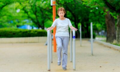 5 exercícios para idosos manterem a mobilidade nas festas de fim de ano