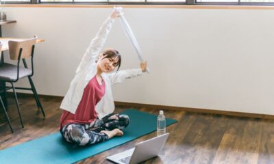 Pilates nas férias: 3 exercícios simples com miniband e toalha