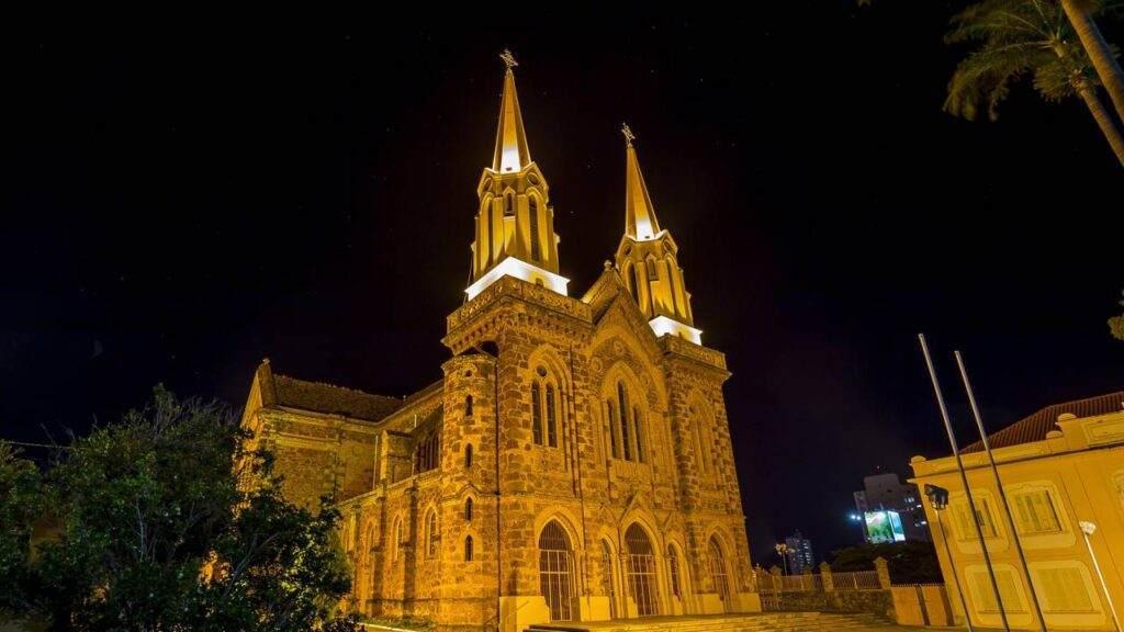 A "Capital Mundial do Zebu" é uma cidade que une força do agronegócio com uma vida leve e sossegada do interior