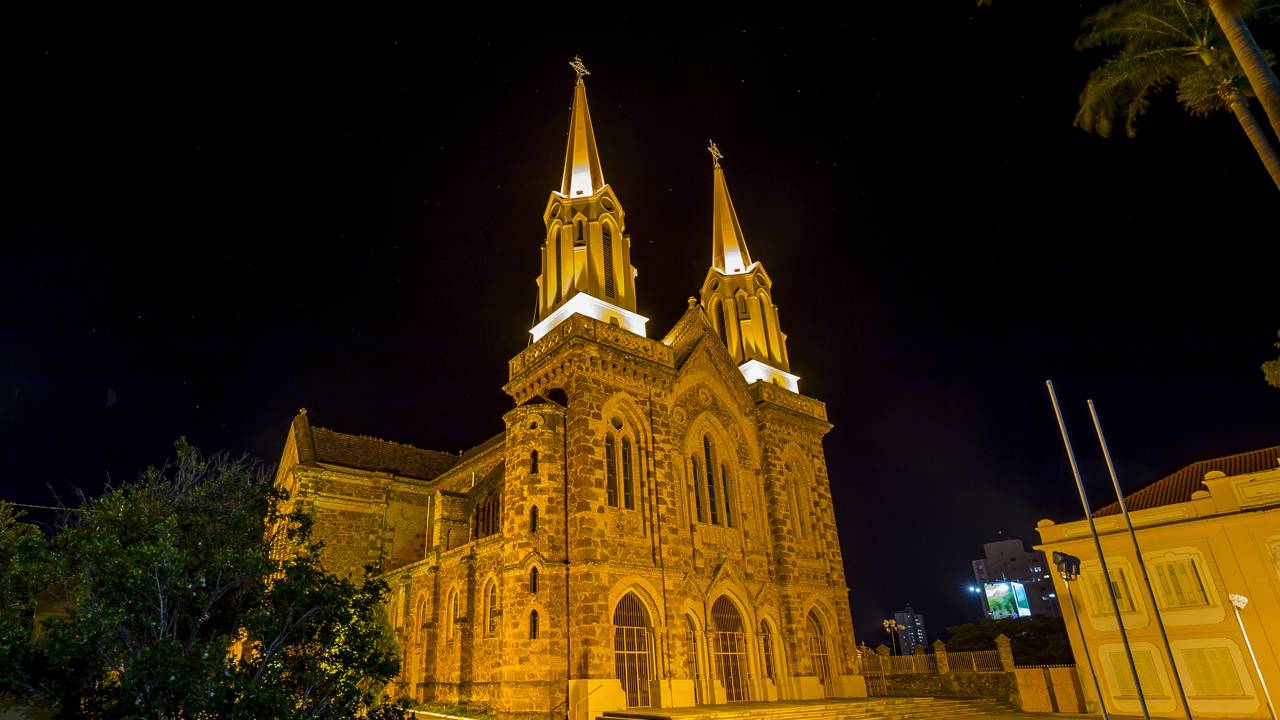 A "Capital Mundial do Zebu" é uma cidade que une força do agronegócio com uma vida leve e sossegada do interior